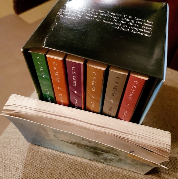 The Chronicles of Narnia Boxed Softcover Seven Book Set - Picture 13 of 16